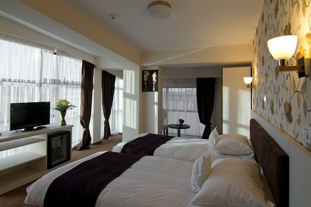 West Plaza Hotel Bucharest Exterior photo