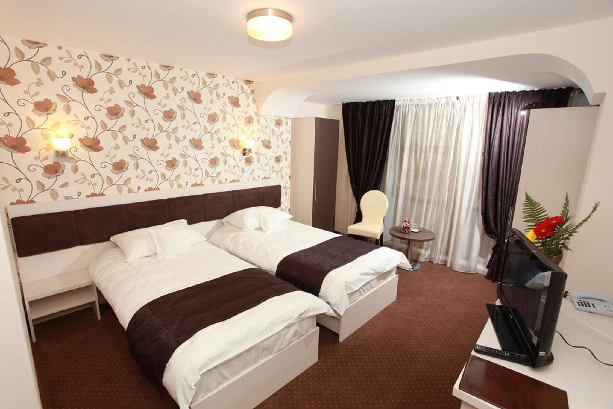 West Plaza Hotel Bucharest Exterior photo